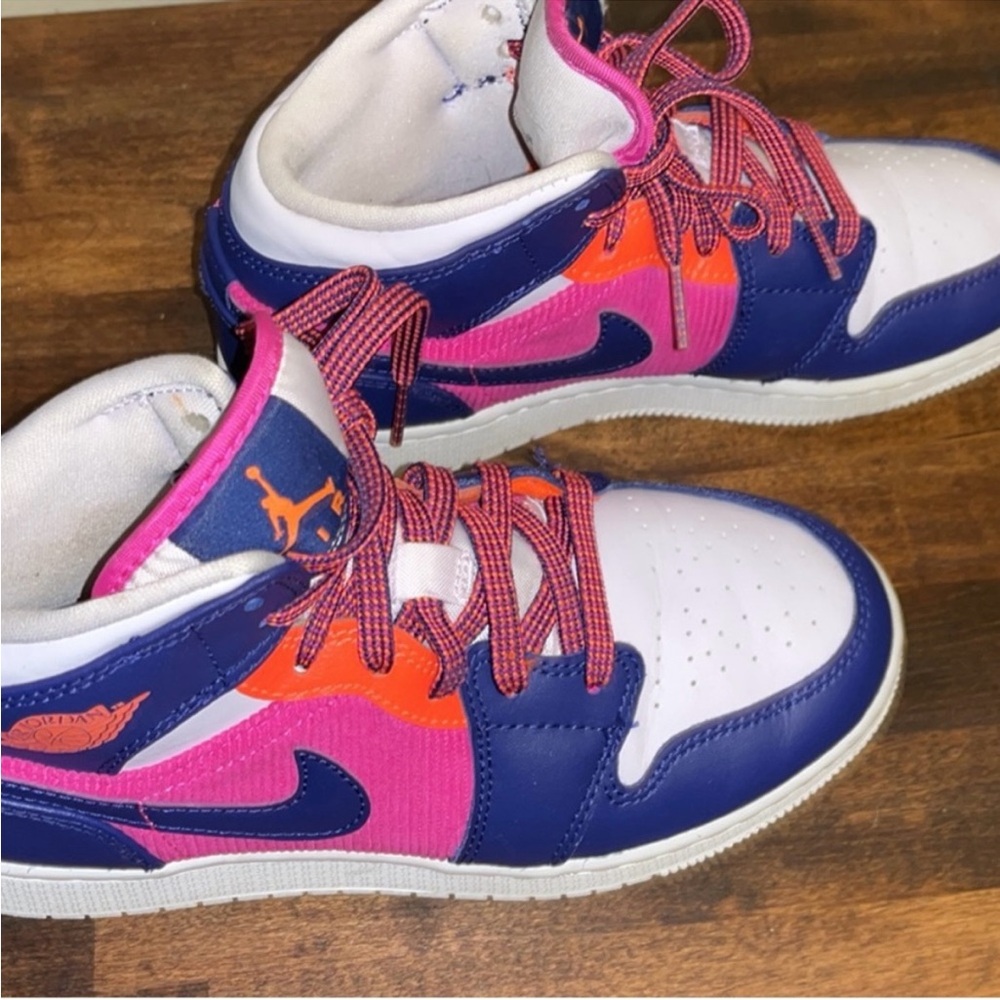 Big Kid Girl Air Jordans - Picture 2 of 3